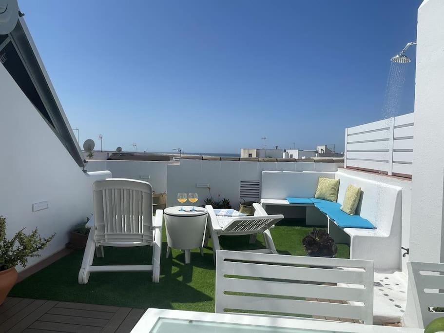 Casa Lola Conil, Azotea Al Mar Y Parking Solo Familias O Parejas Conil De La Frontera Exterior foto