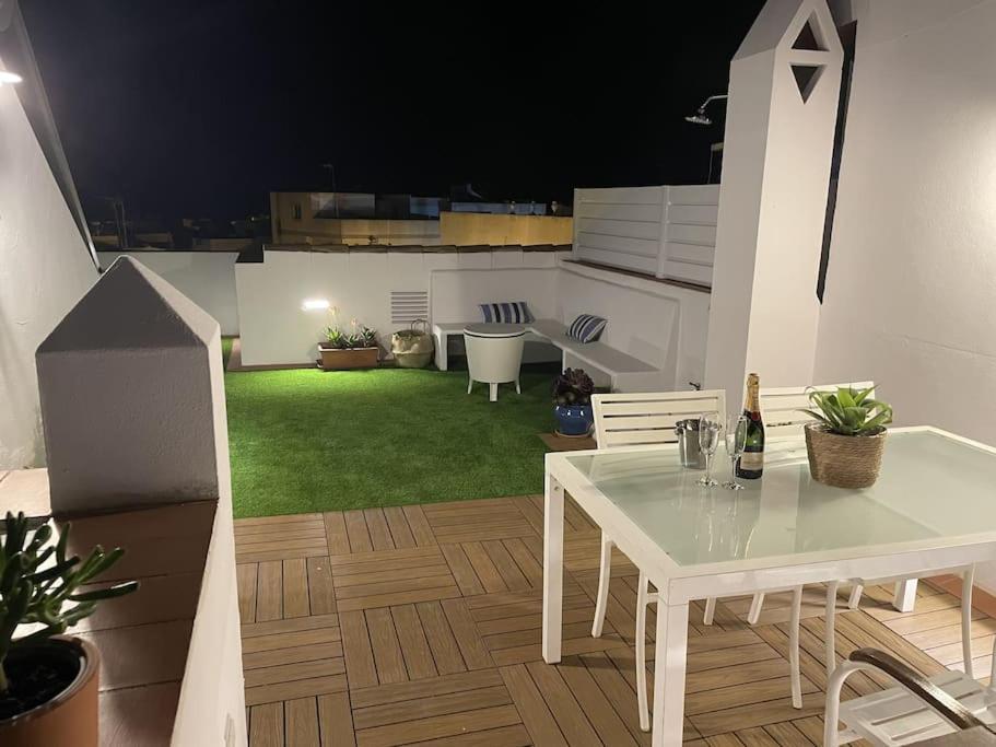 Casa Lola Conil, Azotea Al Mar Y Parking Solo Familias O Parejas Conil De La Frontera Exterior foto
