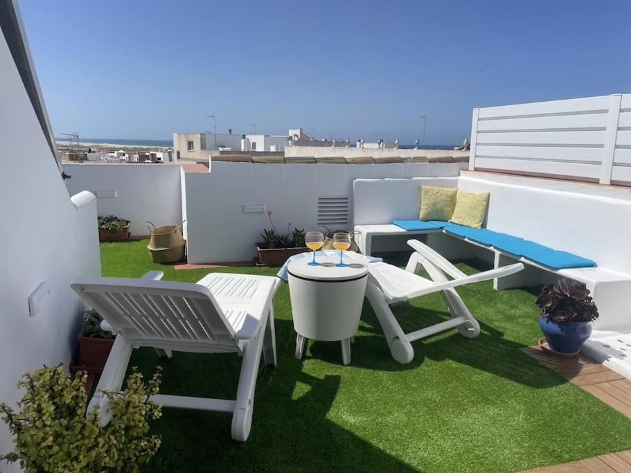 Casa Lola Conil, Azotea Al Mar Y Parking Solo Familias O Parejas Conil De La Frontera Exterior foto